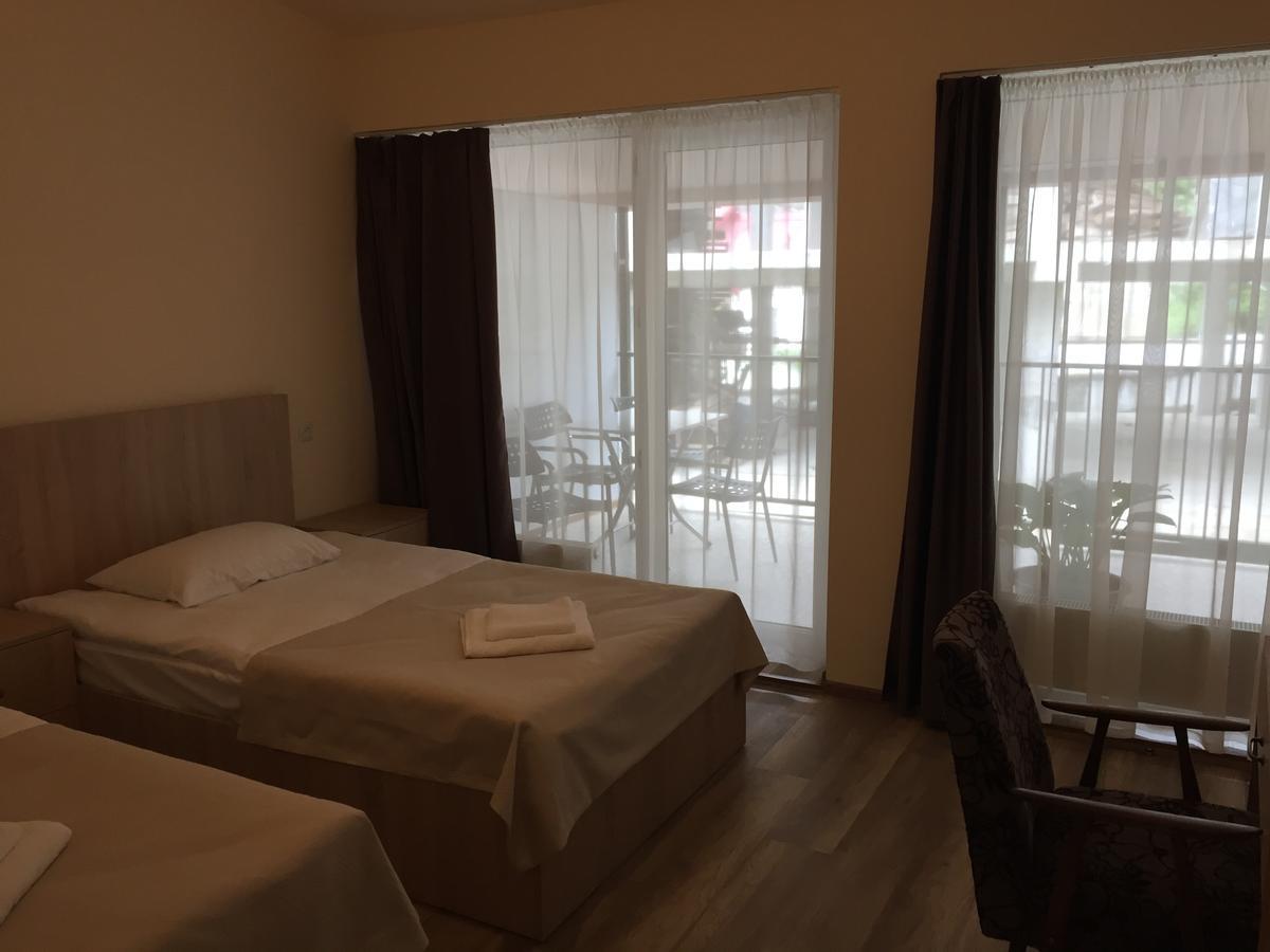 R And B Hotel Borjomi ภายนอก รูปภาพ